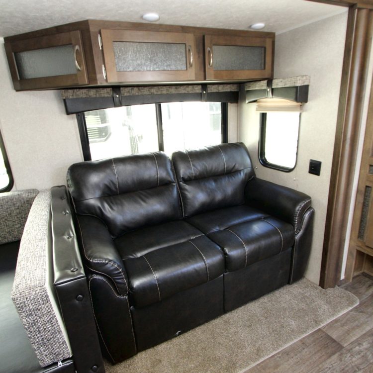 2018 Palomino Puma 30FBSS - Good Life RV